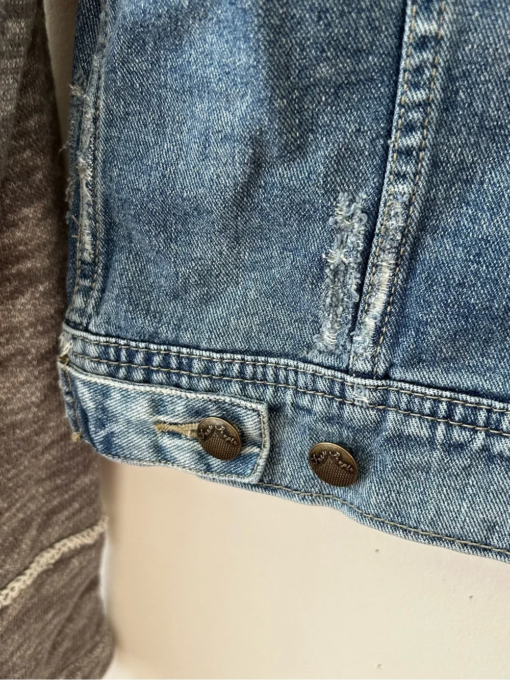 Free People Denim Jacket S/P Blue Wash Distressed Removable Hoodie French Terry - Picture 7 of 11
